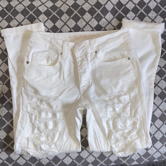 American Eagle White Tomgirl ripped jeans - Picture 2 of 6